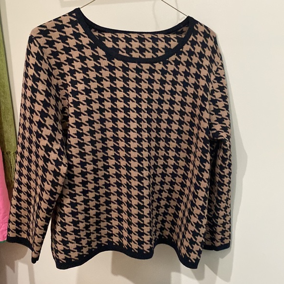 Two piece skirt suit, size Large - Picture 1 of 2